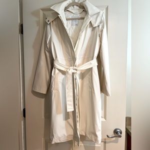Banana Republic cream raincoat with removable liner